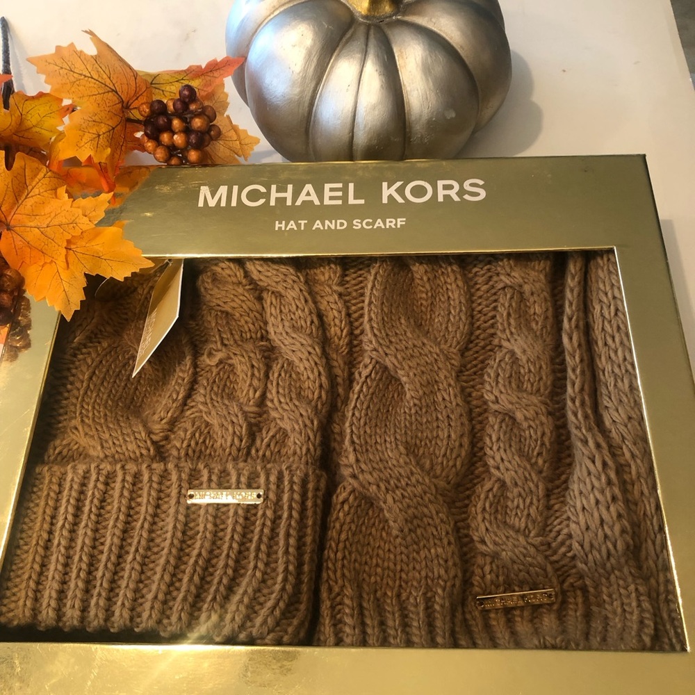 COPY - New Michael Kors Chunky Cable Knit Hat & Scarf Set